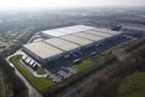 Plateforme logistique WDP à Libercourt, ensemble de cellules logistiques de 60 000 m², architecture industrielle par ARCHIFIX